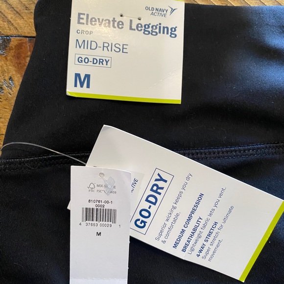 NWT Old Navy Active Elevate Capri Leggings Crop Mid Rise Solid Black Womens Med - Picture 10 of 10